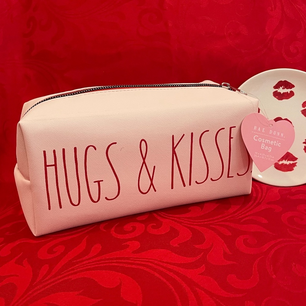 HP 💕 Rae Dunn Cosmetic Bag HUGS & KISSES
